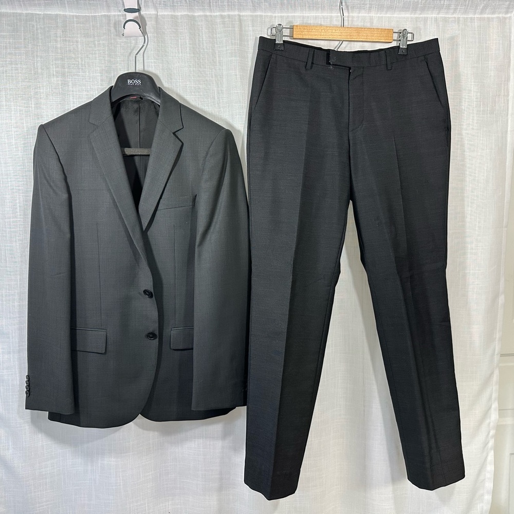 Hugo Boss suit set gray blazer